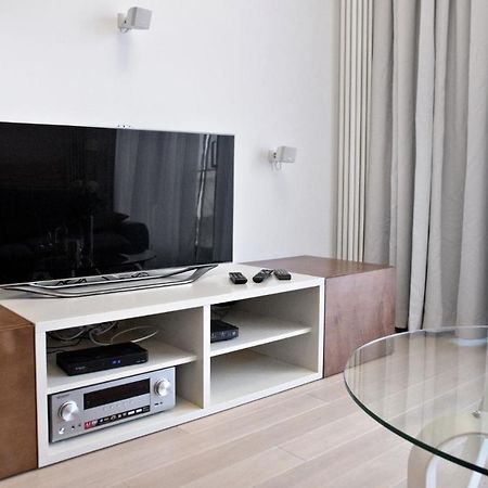Triton Park Accommodation By P&O Serviced Apartments Varşovia Exterior foto