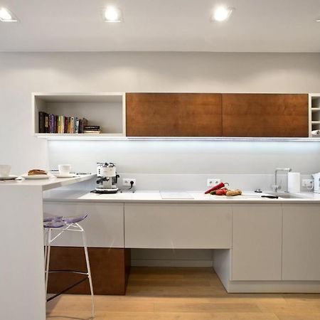 Triton Park Accommodation By P&O Serviced Apartments Varşovia Exterior foto