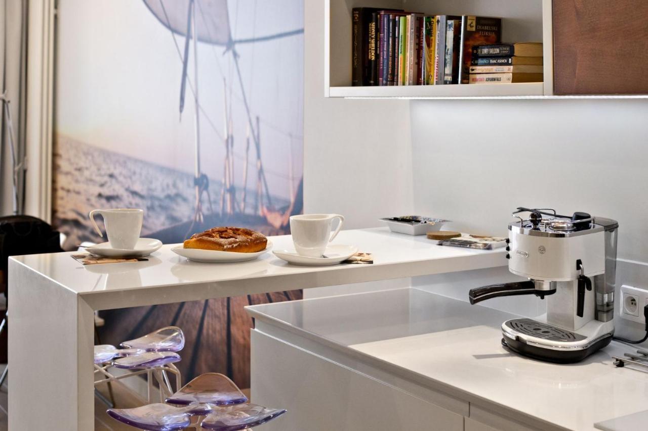 Triton Park Accommodation By P&O Serviced Apartments Varşovia Exterior foto