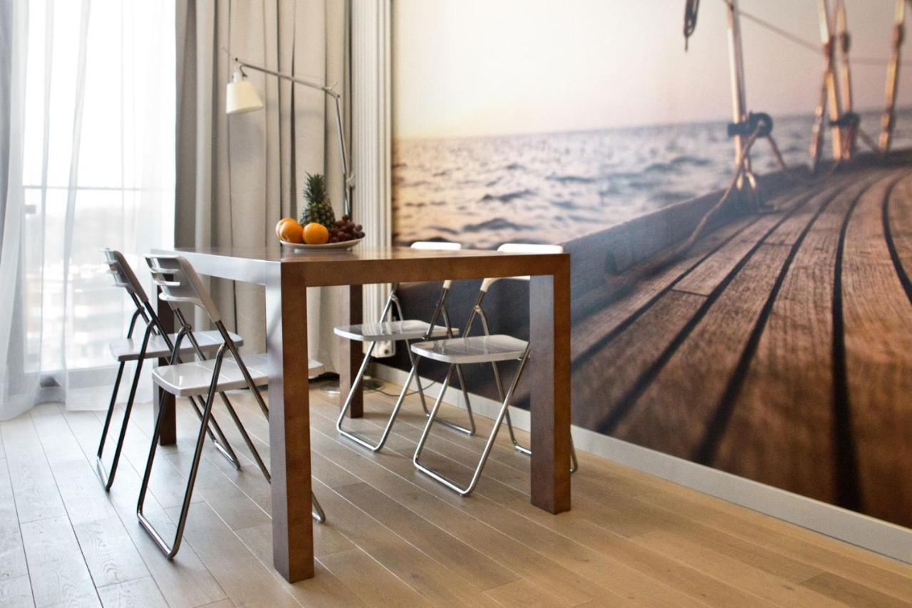 Triton Park Accommodation By P&O Serviced Apartments Varşovia Exterior foto