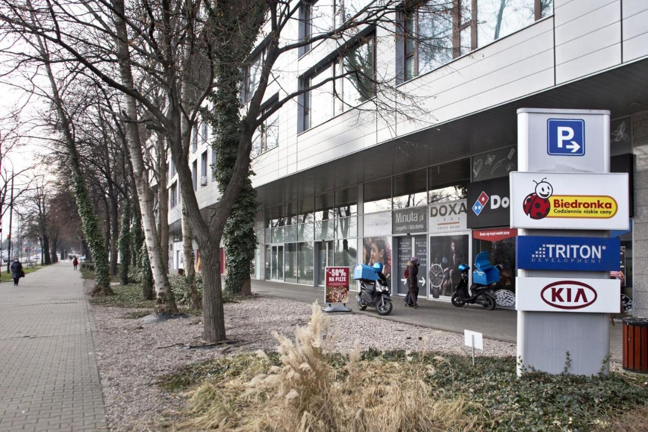 Triton Park Accommodation By P&O Serviced Apartments Varşovia Exterior foto