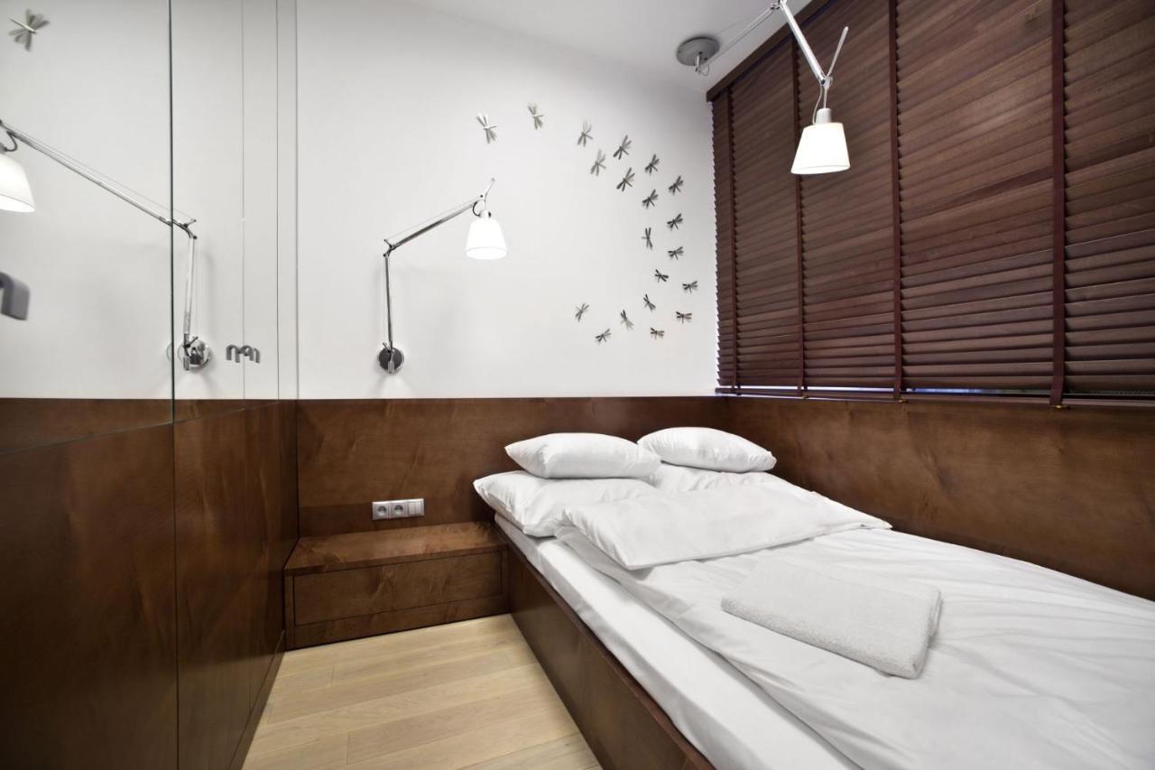 Triton Park Accommodation By P&O Serviced Apartments Varşovia Exterior foto