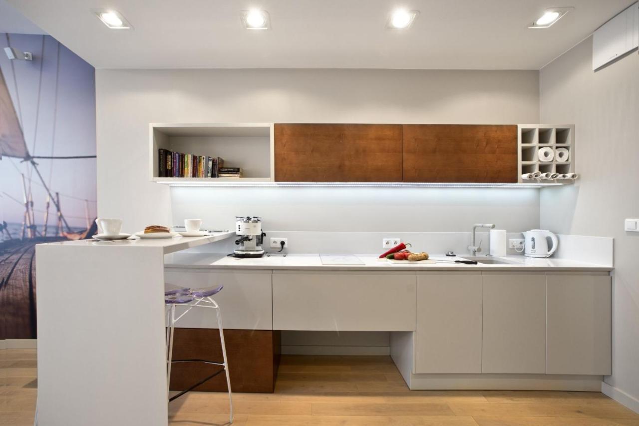 Triton Park Accommodation By P&O Serviced Apartments Varşovia Exterior foto