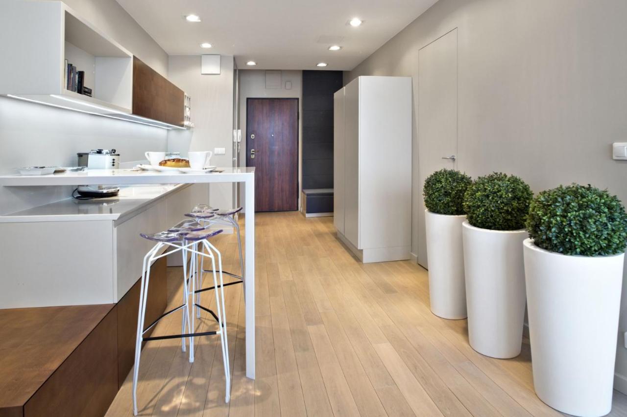 Triton Park Accommodation By P&O Serviced Apartments Varşovia Exterior foto