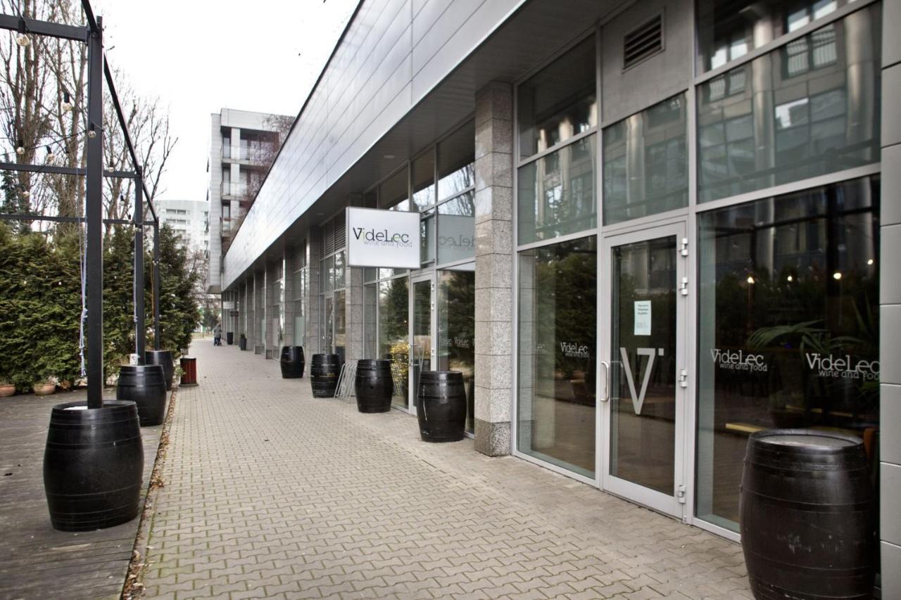 Triton Park Accommodation By P&O Serviced Apartments Varşovia Exterior foto
