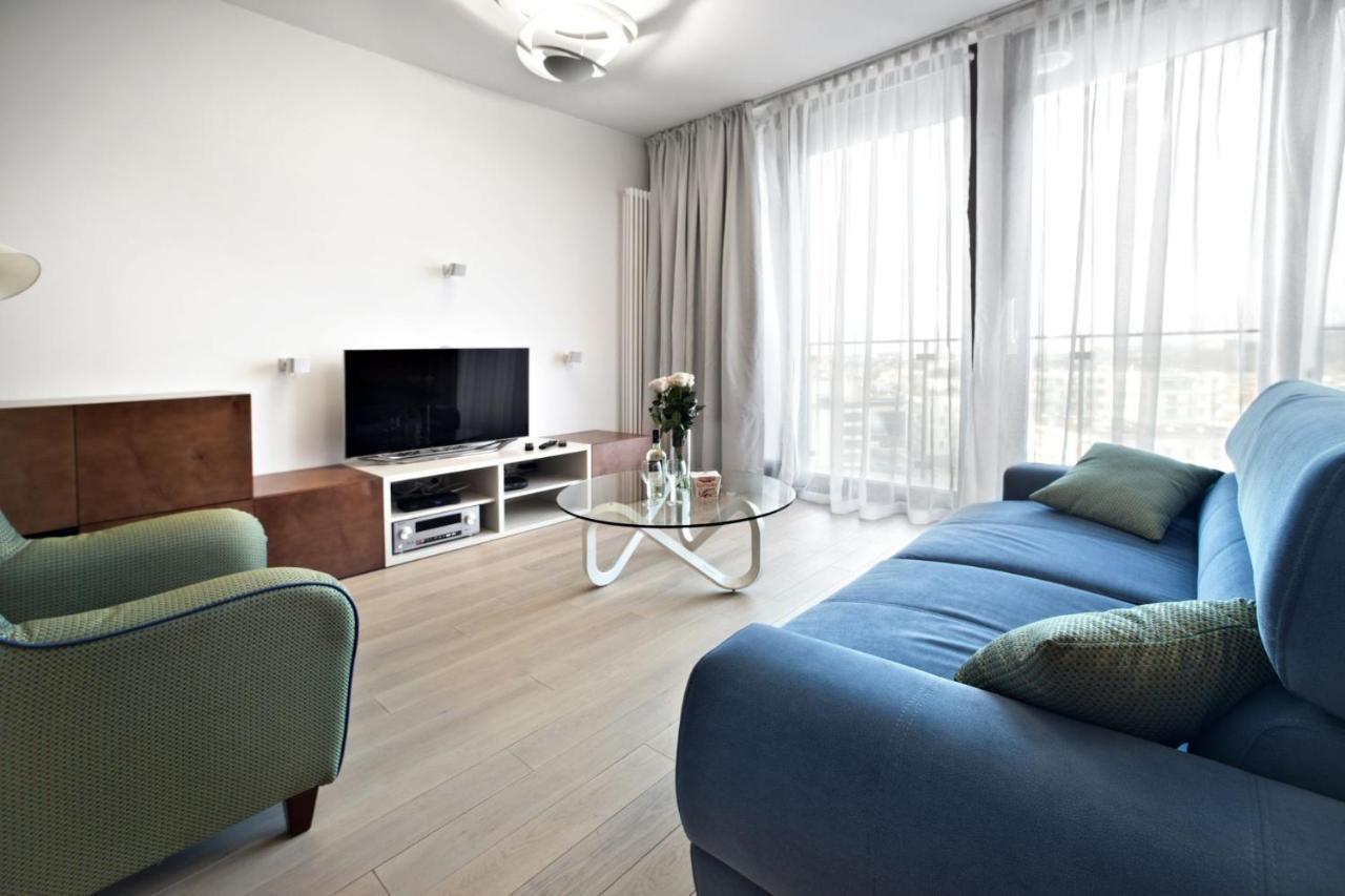 Triton Park Accommodation By P&O Serviced Apartments Varşovia Exterior foto